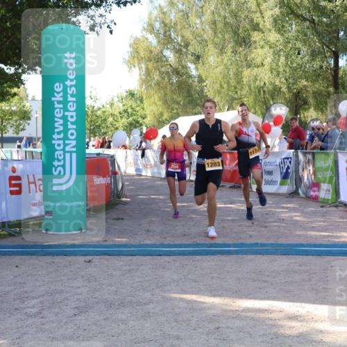 07.09.2025 - 19. Norderstedt Triathlon Zöllner http://msf.ph/oto/8775893 07.09.2025 11:53:34 Ziel 204, 1174, 1203 meine-sportfotos.de