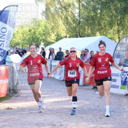 07.09.2025 - 19. Norderstedt Triathlon Zöllner http://msf.ph/oto/8775900 07.09.2025 17:04:11 Ziel 942 meine-sportfotos.de