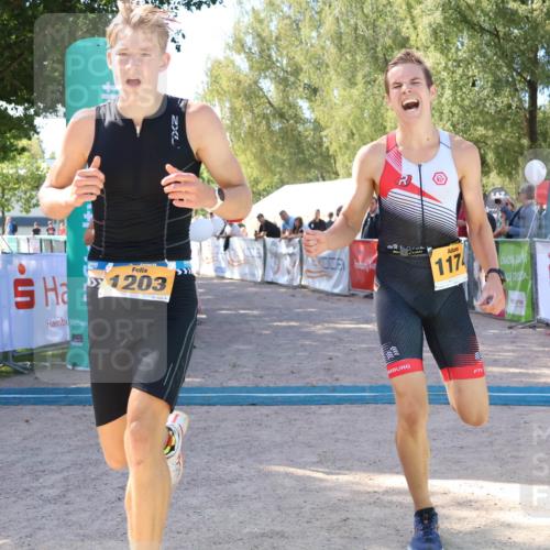 07.09.2025 - 19. Norderstedt Triathlon Zöllner http://msf.ph/oto/8775917 07.09.2025 11:53:36 Ziel 204, 1174, 1203 meine-sportfotos.de