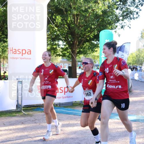 07.09.2025 - 19. Norderstedt Triathlon Zöllner http://msf.ph/oto/8775923 07.09.2025 17:04:12 Ziel 942 meine-sportfotos.de