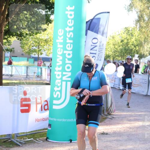 07.09.2025 - 19. Norderstedt Triathlon Zöllner http://msf.ph/oto/8776023 07.09.2025 17:06:01 Ziel 887, 1108, 1409 meine-sportfotos.de