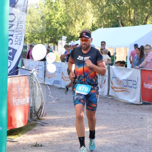 07.09.2025 - 19. Norderstedt Triathlon Zöllner http://msf.ph/oto/8776343 07.09.2025 17:07:44 Ziel 870, 902 meine-sportfotos.de