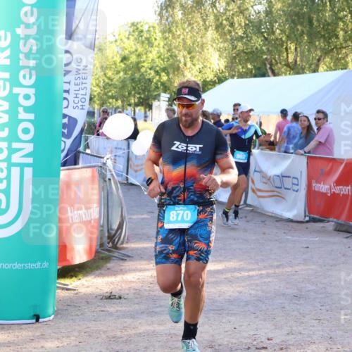 07.09.2025 - 19. Norderstedt Triathlon Zöllner http://msf.ph/oto/8776353 07.09.2025 17:07:45 Ziel 870, 902 meine-sportfotos.de