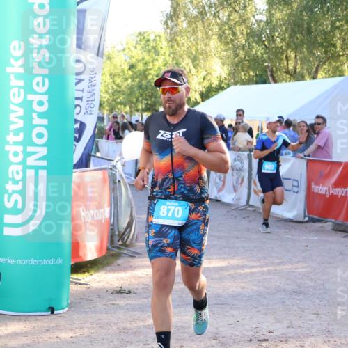 07.09.2025 - 19. Norderstedt Triathlon Zöllner http://msf.ph/oto/8776357 07.09.2025 17:07:45 Ziel 870, 902 meine-sportfotos.de