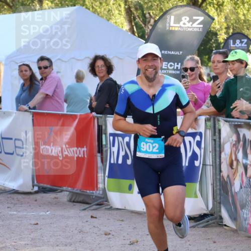 07.09.2025 - 19. Norderstedt Triathlon Zöllner http://msf.ph/oto/8776378 07.09.2025 17:07:47 Ziel 870, 902 meine-sportfotos.de