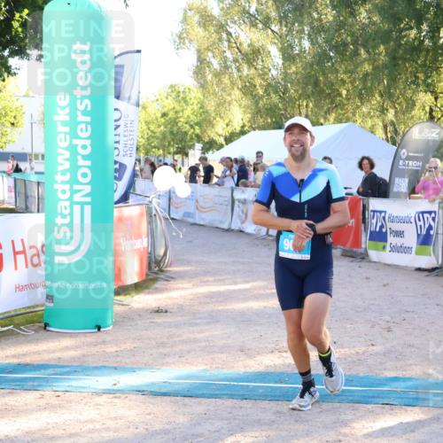 07.09.2025 - 19. Norderstedt Triathlon Zöllner http://msf.ph/oto/8776409 07.09.2025 17:07:48 Ziel 870, 902 meine-sportfotos.de