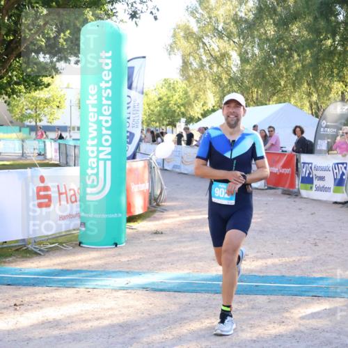 07.09.2025 - 19. Norderstedt Triathlon Zöllner http://msf.ph/oto/8776412 07.09.2025 17:07:49 Ziel 870, 902 meine-sportfotos.de