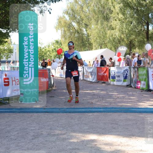 07.09.2025 - 19. Norderstedt Triathlon Zöllner http://msf.ph/oto/8776438 07.09.2025 12:00:47 Ziel 749, 1184 meine-sportfotos.de
