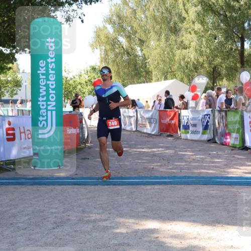 07.09.2025 - 19. Norderstedt Triathlon Zöllner http://msf.ph/oto/8776441 07.09.2025 12:00:47 Ziel 749, 1184 meine-sportfotos.de