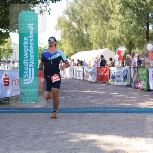 07.09.2025 - 19. Norderstedt Triathlon Zöllner http://msf.ph/oto/8776452 07.09.2025 12:00:47 Ziel 749, 1184 meine-sportfotos.de