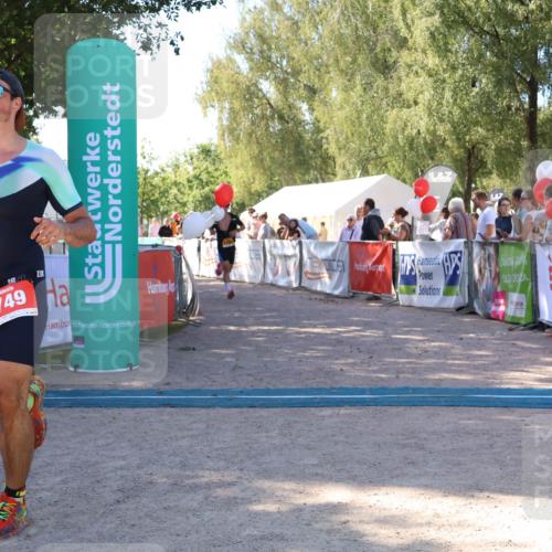 07.09.2025 - 19. Norderstedt Triathlon Zöllner http://msf.ph/oto/8776462 07.09.2025 12:00:48 Ziel 749, 1184 meine-sportfotos.de