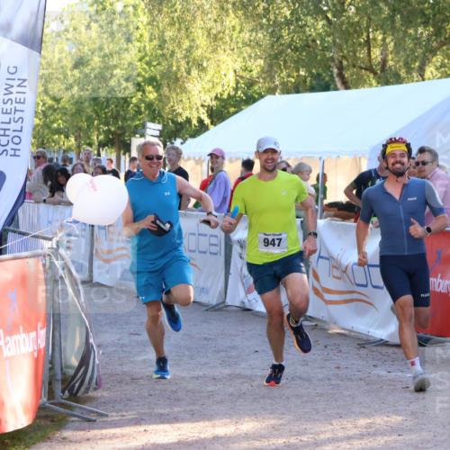 07.09.2025 - 19. Norderstedt Triathlon Zöllner http://msf.ph/oto/8776508 07.09.2025 17:09:04 Ziel 947 meine-sportfotos.de