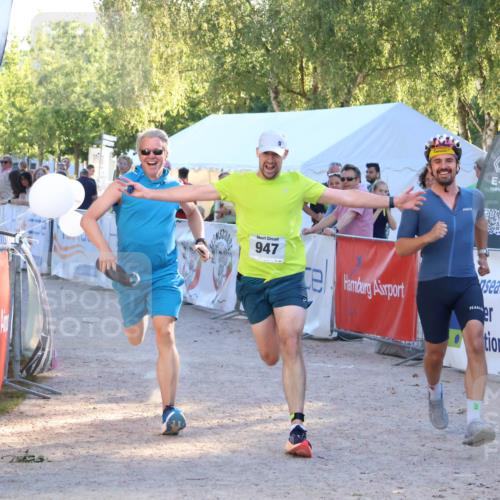 07.09.2025 - 19. Norderstedt Triathlon Zöllner http://msf.ph/oto/8776521 07.09.2025 17:09:04 Ziel 947 meine-sportfotos.de