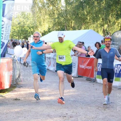 07.09.2025 - 19. Norderstedt Triathlon Zöllner http://msf.ph/oto/8776524 07.09.2025 17:09:05 Ziel 947 meine-sportfotos.de
