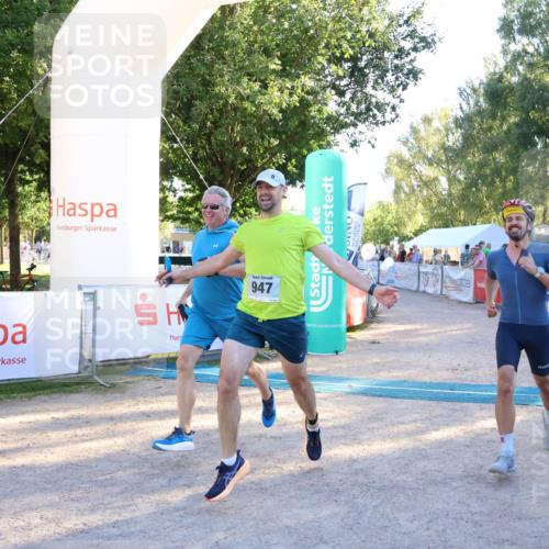 07.09.2025 - 19. Norderstedt Triathlon Zöllner http://msf.ph/oto/8776533 07.09.2025 17:09:06 Ziel 947 meine-sportfotos.de