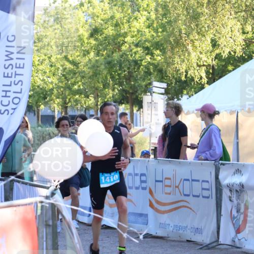 07.09.2025 - 19. Norderstedt Triathlon Zöllner http://msf.ph/oto/8776582 07.09.2025 17:11:01 Ziel 408, 1410 meine-sportfotos.de