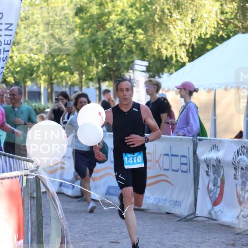 07.09.2025 - 19. Norderstedt Triathlon Zöllner http://msf.ph/oto/8776591 07.09.2025 17:11:01 Ziel 408, 1410 meine-sportfotos.de