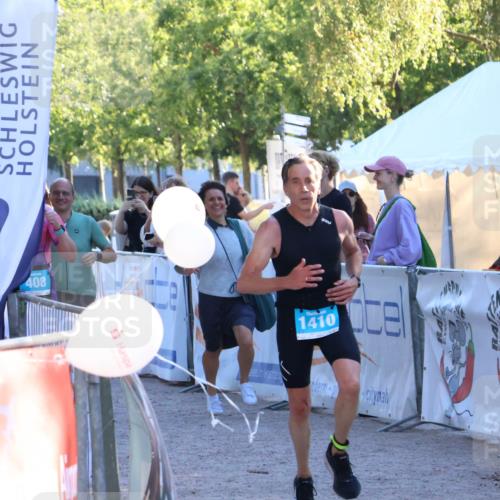 07.09.2025 - 19. Norderstedt Triathlon Zöllner http://msf.ph/oto/8776595 07.09.2025 17:11:02 Ziel 408, 1410 meine-sportfotos.de