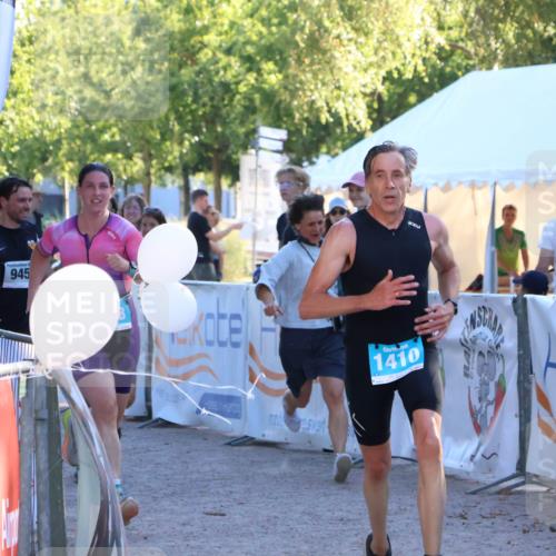 07.09.2025 - 19. Norderstedt Triathlon Zöllner http://msf.ph/oto/8776612 07.09.2025 17:11:02 Ziel 408, 1410 meine-sportfotos.de