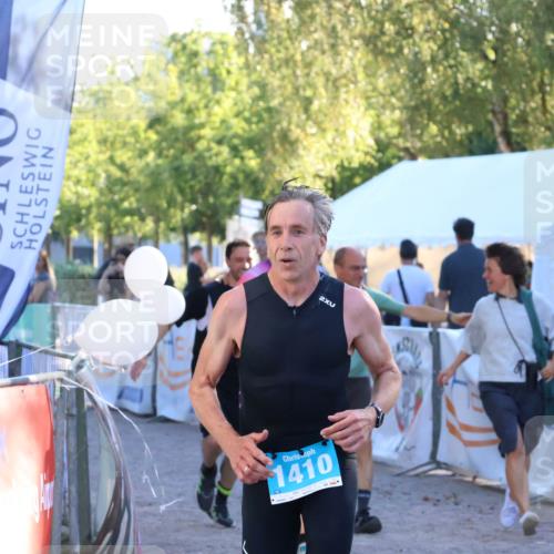 07.09.2025 - 19. Norderstedt Triathlon Zöllner http://msf.ph/oto/8776644 07.09.2025 17:11:04 Ziel 408, 945, 1410 meine-sportfotos.de