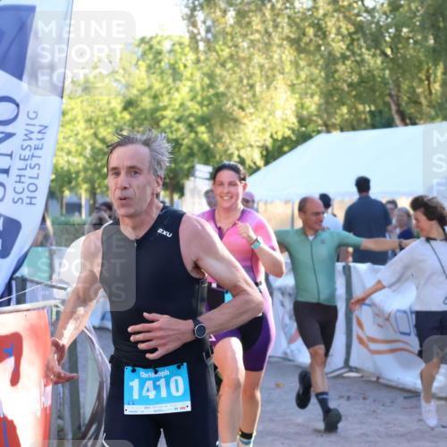 07.09.2025 - 19. Norderstedt Triathlon Zöllner http://msf.ph/oto/8776648 07.09.2025 17:11:04 Ziel 408, 945, 1410 meine-sportfotos.de