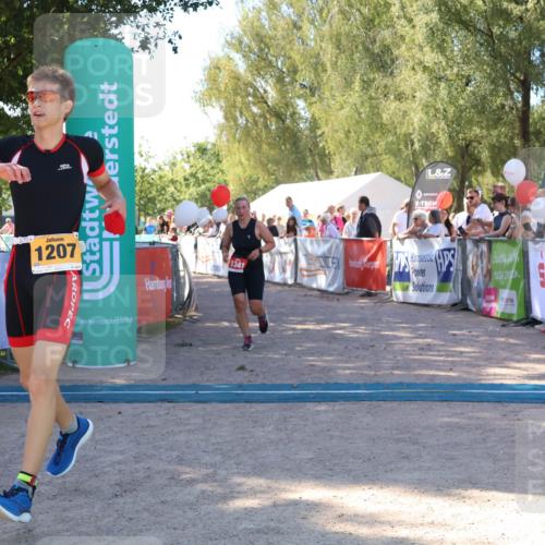 07.09.2025 - 19. Norderstedt Triathlon Zöllner http://msf.ph/oto/8776675 07.09.2025 12:03:08 Ziel 1194, 1207, 1341 meine-sportfotos.de