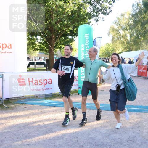 07.09.2025 - 19. Norderstedt Triathlon Zöllner http://msf.ph/oto/8776705 07.09.2025 17:11:08 Ziel 408, 945, 1410 meine-sportfotos.de