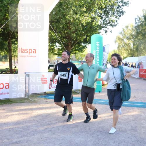 07.09.2025 - 19. Norderstedt Triathlon Zöllner http://msf.ph/oto/8776711 07.09.2025 17:11:08 Ziel 408, 945, 1410 meine-sportfotos.de