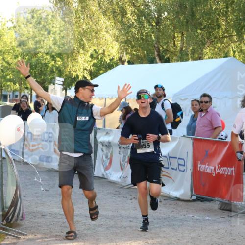 07.09.2025 - 19. Norderstedt Triathlon Zöllner http://msf.ph/oto/8776736 07.09.2025 17:11:26 Ziel 955 meine-sportfotos.de