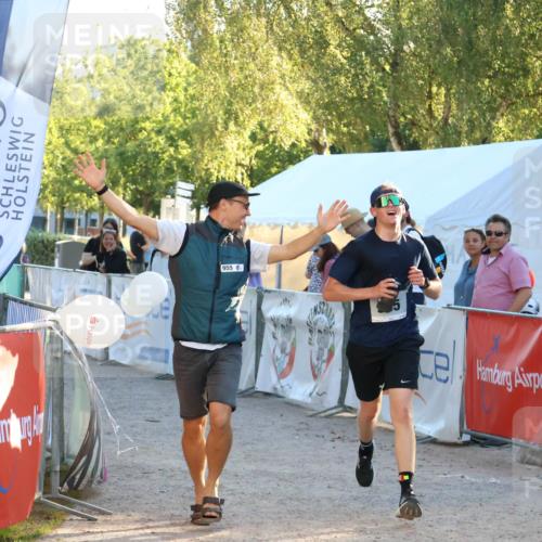 07.09.2025 - 19. Norderstedt Triathlon Zöllner http://msf.ph/oto/8776742 07.09.2025 17:11:26 Ziel 955 meine-sportfotos.de