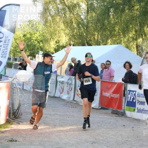 07.09.2025 - 19. Norderstedt Triathlon Zöllner http://msf.ph/oto/8776746 07.09.2025 17:11:26 Ziel 955 meine-sportfotos.de