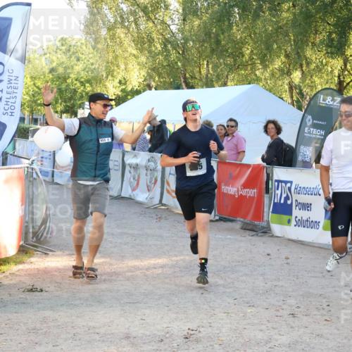 07.09.2025 - 19. Norderstedt Triathlon Zöllner http://msf.ph/oto/8776756 07.09.2025 17:11:27 Ziel 955 meine-sportfotos.de