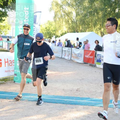 07.09.2025 - 19. Norderstedt Triathlon Zöllner http://msf.ph/oto/8776790 07.09.2025 17:11:28 Ziel 955 meine-sportfotos.de