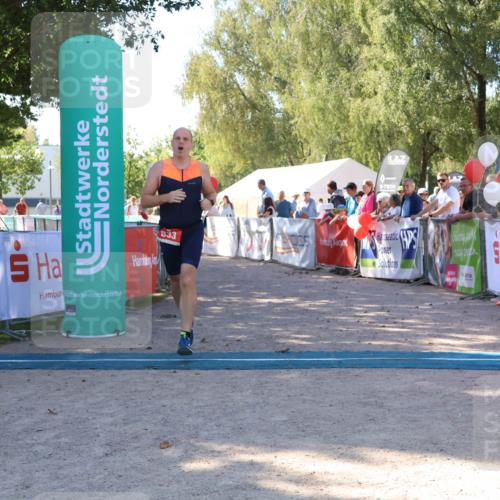 07.09.2025 - 19. Norderstedt Triathlon Zöllner http://msf.ph/oto/8776806 07.09.2025 12:05:41 Ziel 833, 834 meine-sportfotos.de
