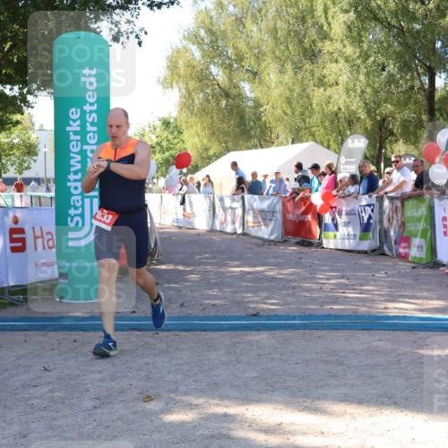 07.09.2025 - 19. Norderstedt Triathlon Zöllner http://msf.ph/oto/8776815 07.09.2025 12:05:41 Ziel 833, 834 meine-sportfotos.de