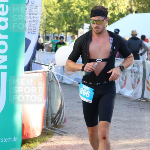 07.09.2025 - 19. Norderstedt Triathlon Zöllner http://msf.ph/oto/8776816 07.09.2025 17:11:45 Ziel 866 meine-sportfotos.de