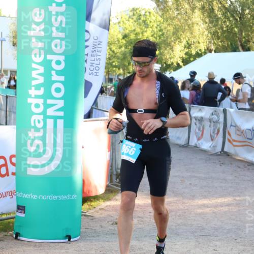 07.09.2025 - 19. Norderstedt Triathlon Zöllner http://msf.ph/oto/8776819 07.09.2025 17:11:45 Ziel 866 meine-sportfotos.de