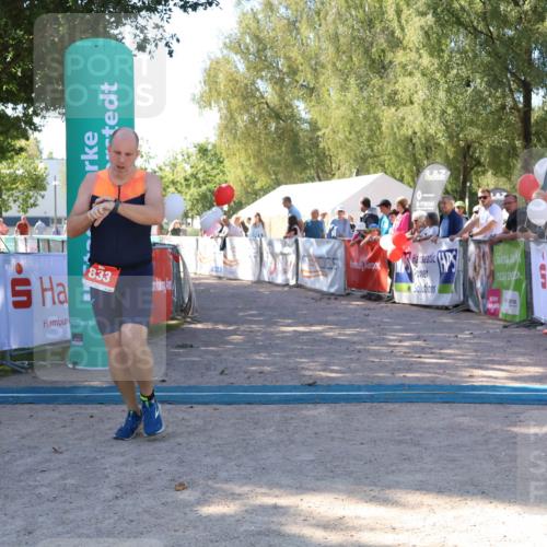 07.09.2025 - 19. Norderstedt Triathlon Zöllner http://msf.ph/oto/8776820 07.09.2025 12:05:41 Ziel 833, 834 meine-sportfotos.de