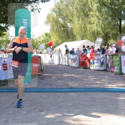 07.09.2025 - 19. Norderstedt Triathlon Zöllner http://msf.ph/oto/8776822 07.09.2025 12:05:42 Ziel 833, 834 meine-sportfotos.de