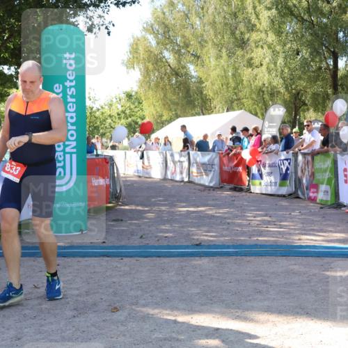 07.09.2025 - 19. Norderstedt Triathlon Zöllner http://msf.ph/oto/8776824 07.09.2025 12:05:42 Ziel 833, 834 meine-sportfotos.de