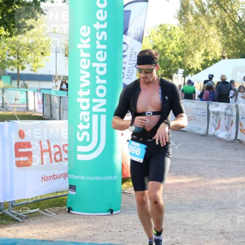 07.09.2025 - 19. Norderstedt Triathlon Zöllner http://msf.ph/oto/8776826 07.09.2025 17:11:45 Ziel 866 meine-sportfotos.de