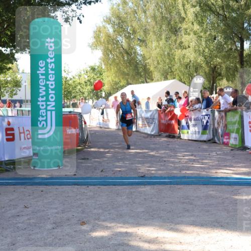 07.09.2025 - 19. Norderstedt Triathlon Zöllner http://msf.ph/oto/8776834 07.09.2025 12:05:45 Ziel 833, 834 meine-sportfotos.de