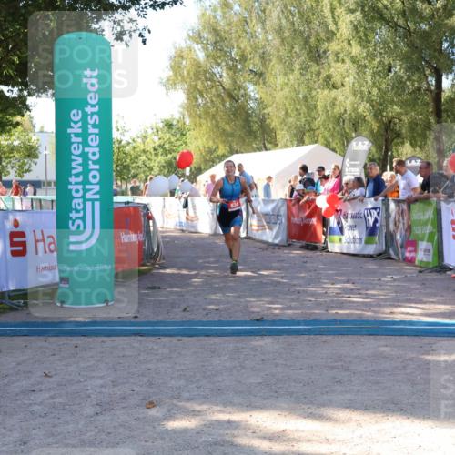 07.09.2025 - 19. Norderstedt Triathlon Zöllner http://msf.ph/oto/8776838 07.09.2025 12:05:45 Ziel 833, 834 meine-sportfotos.de