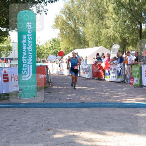 07.09.2025 - 19. Norderstedt Triathlon Zöllner http://msf.ph/oto/8776841 07.09.2025 12:05:45 Ziel 833, 834 meine-sportfotos.de