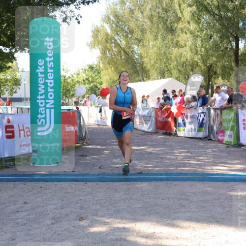 07.09.2025 - 19. Norderstedt Triathlon Zöllner http://msf.ph/oto/8776844 07.09.2025 12:05:46 Ziel 833, 834 meine-sportfotos.de