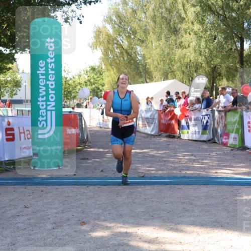 07.09.2025 - 19. Norderstedt Triathlon Zöllner http://msf.ph/oto/8776849 07.09.2025 12:05:46 Ziel 833, 834 meine-sportfotos.de