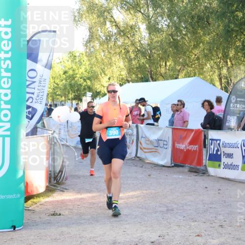 07.09.2025 - 19. Norderstedt Triathlon Zöllner http://msf.ph/oto/8776877 07.09.2025 17:12:07 Ziel 390, 1413 meine-sportfotos.de