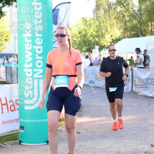 07.09.2025 - 19. Norderstedt Triathlon Zöllner http://msf.ph/oto/8776908 07.09.2025 17:12:09 Ziel 390, 1413 meine-sportfotos.de
