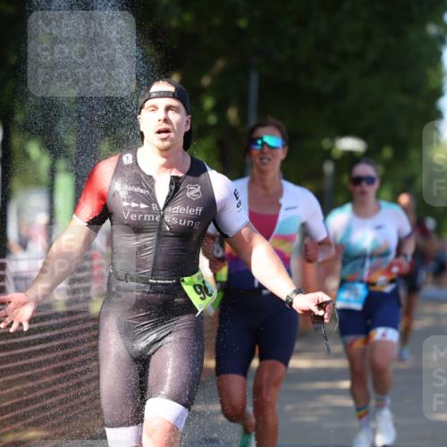 07.09.2025 - 19. Norderstedt Triathlon Michael Strokosch http://msf.ph/oto/8776911 07.09.2025 15:49:27 Laufen 407, 438, 475, 968 meine-sportfotos.de