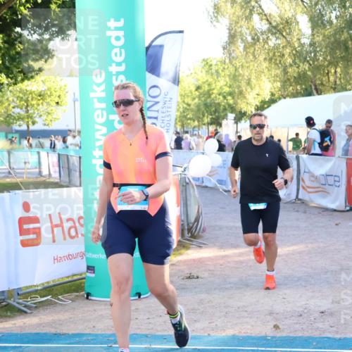 07.09.2025 - 19. Norderstedt Triathlon Zöllner http://msf.ph/oto/8776916 07.09.2025 17:12:10 Ziel 390, 1413 meine-sportfotos.de